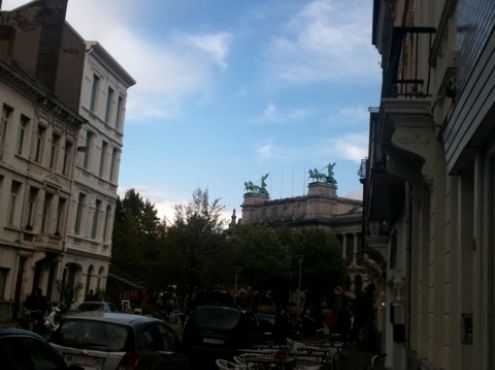 19-09-2011  The Museum of Schone Kunsten (Beaux arts) in Antwerp -left- is closing
for renovation. Not a couple of months no, many years. A trend in the 
Dutch speaking countries Belgium and Holland. Amsterdam Rijksmuseum is closed for many years. So is the 'Stedelijk Museum' Some people say it will never open again. The newspaper  said that the museum could not tell when it will reopen.