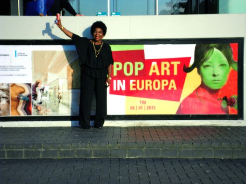 22-09-2012  Idi Henderikse in front of the Nijmegen Museum Het Valkhof