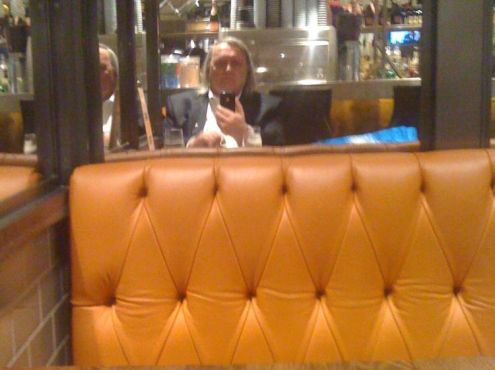 18-03-2014  Mijn eerste auto foto (selfie) in London
