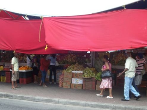 12-11-2009  Cura ao floating market