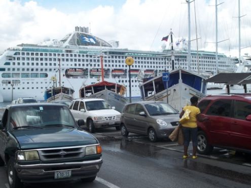 18-11-2009  pedestrian, cars, sail boats, motor boats, cruise ship. Port of Cura ao